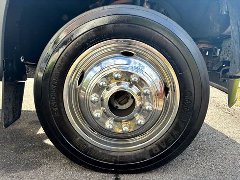 Used 2015 Ford F550 4x4 Regular Cab Super Duty image 19