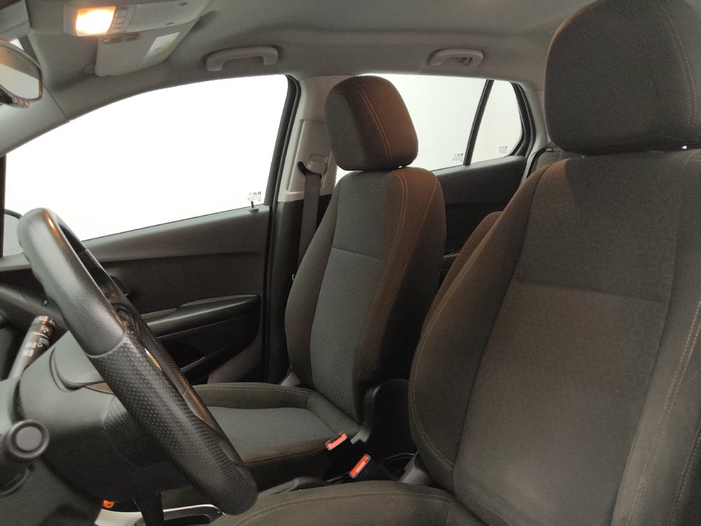 Used 2021 Chevrolet Trax LS FWD image 17