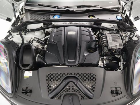Used 2022 Porsche Macan S image 30