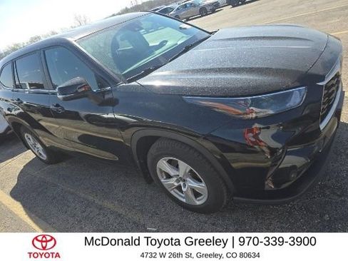 Used 2023 Toyota Highlander LE AWD/4WD image 2