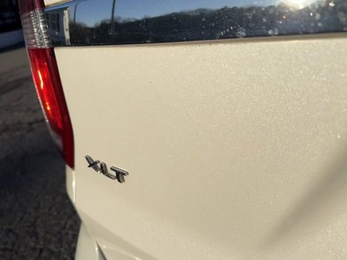 Used 2017 Ford Explorer XLT w/ Equipment Group 202A image 5