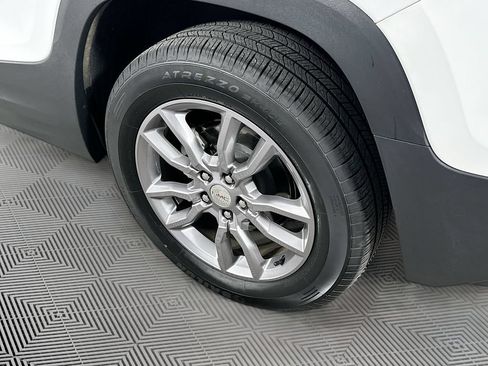 Used 2024 GMC Terrain SLT FWD image 37