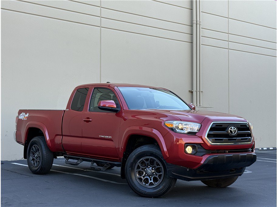 Used 2017 Toyota Tacoma SR5 w/ Tow Package RWD image 23