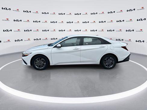 Used 2024 Hyundai Elantra SEL FWD image 5