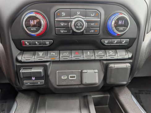 Used 2023 GMC Sierra 2500 AT4 w/ AT4 Preferred Package image 31