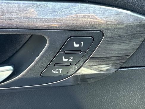 Used 2021 Toyota Highlander Limited AWD/4WD image 26