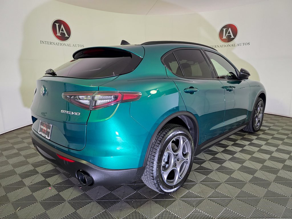 New 2025 Alfa Romeo Stelvio Sprint AWD/4WD image 3