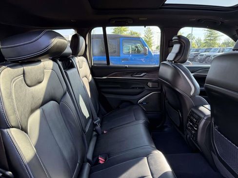 Certified 2023 Jeep Grand Cherokee Overland w/ Advanced Protech Group III AWD/4WD image 17