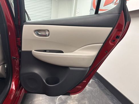 Used 2018 Nissan Leaf SL w/ SL Technology Package image 12