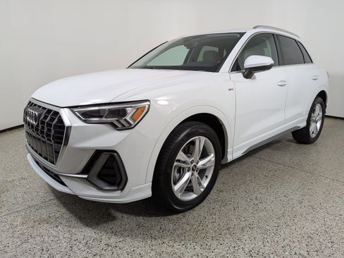 Certified 2024 Audi Q3 2.0T Premium Plus w/ Premium Plus Package image 3