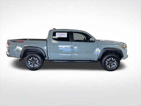 Certified 2022 Toyota Tacoma TRD Off-Road AWD/4WD image 6