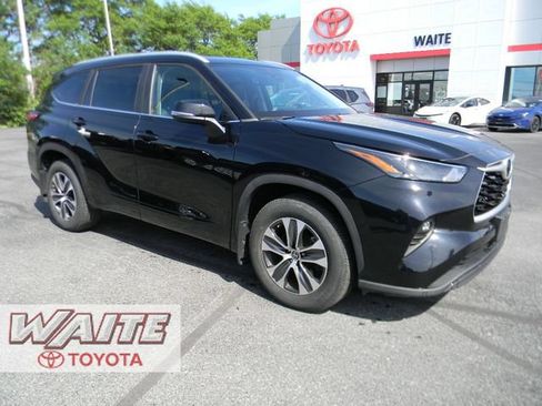 Used 2023 Toyota Highlander XLE AWD/4WD image 1
