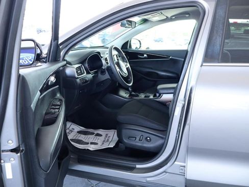 Used 2019 Kia Sorento FWD V6 image 14