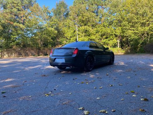 Used 2019 Chrysler 300 S image 5