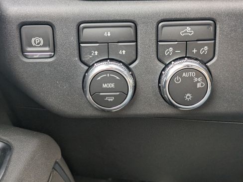 New 2026 GMC Sierra 2500 SLE image 25