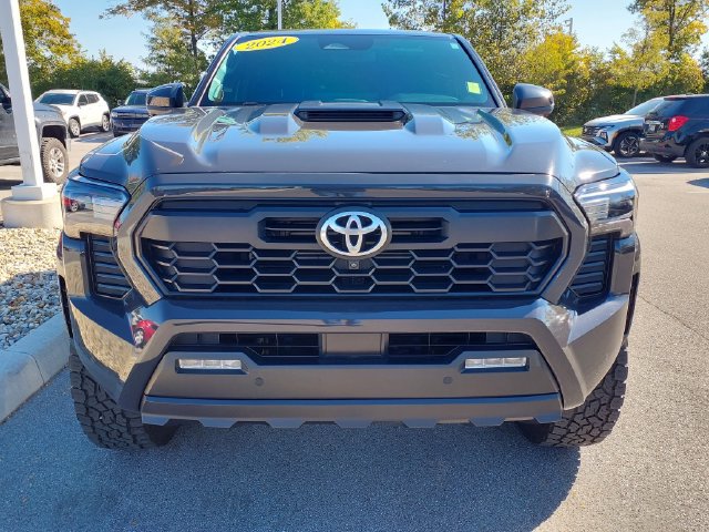 Used 2024 Toyota Tacoma TRD Sport w/ TRD Sport Premium Package AWD/4WD image 2