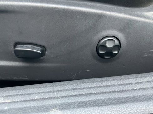 Used 2011 Dodge Challenger R/T image 23