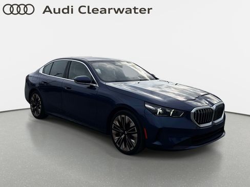 Used 2024 BMW 530i w/ Convenience Package RWD image 4
