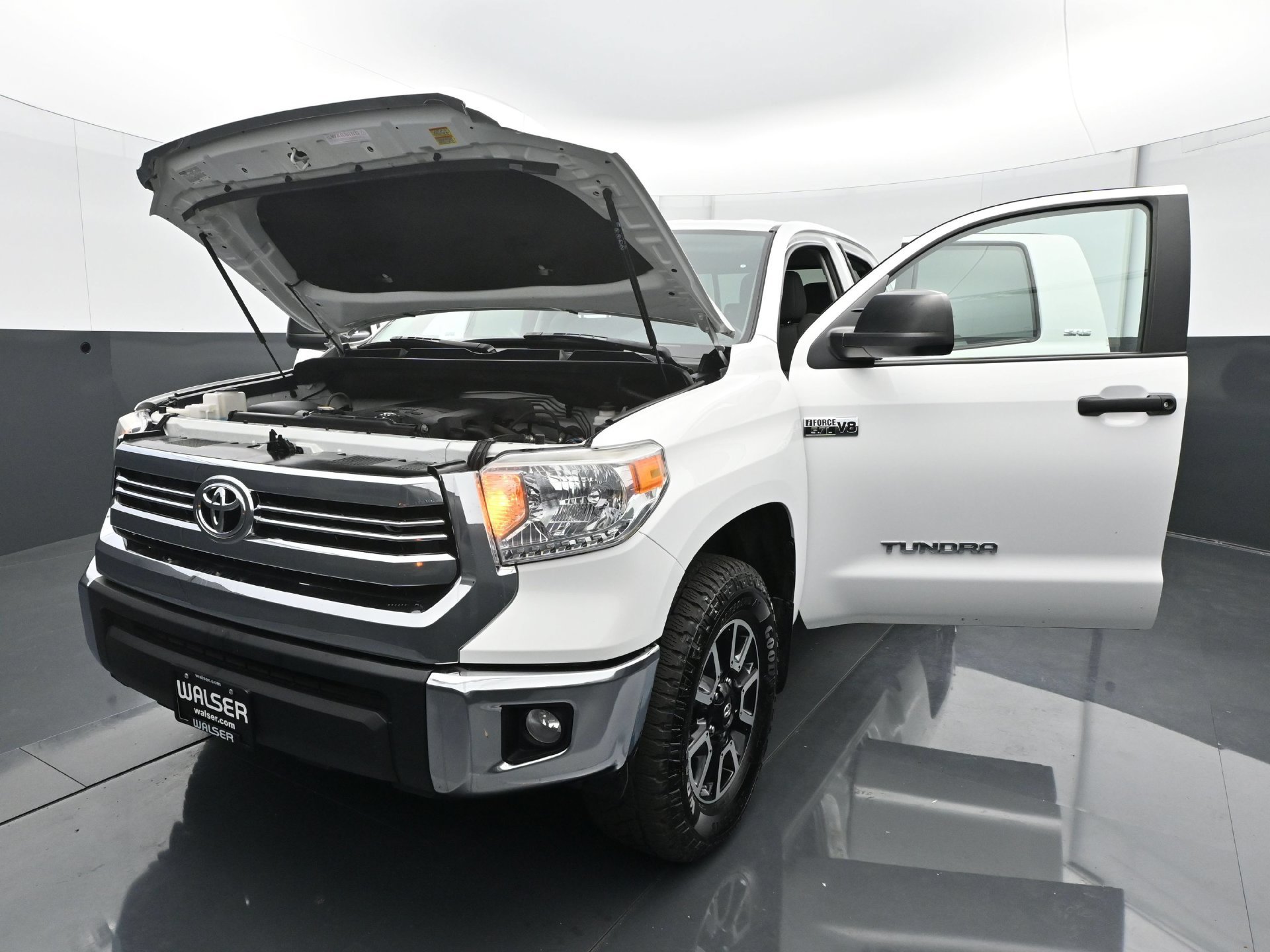 Used 2017 Toyota Tundra SR5 w/ TRD Off Road Package AWD/4WD image 23