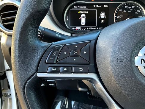 Used 2022 Nissan Versa SV image 11