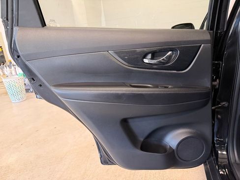 Used 2016 Nissan Rogue SL w/ SL Premium Package image 16