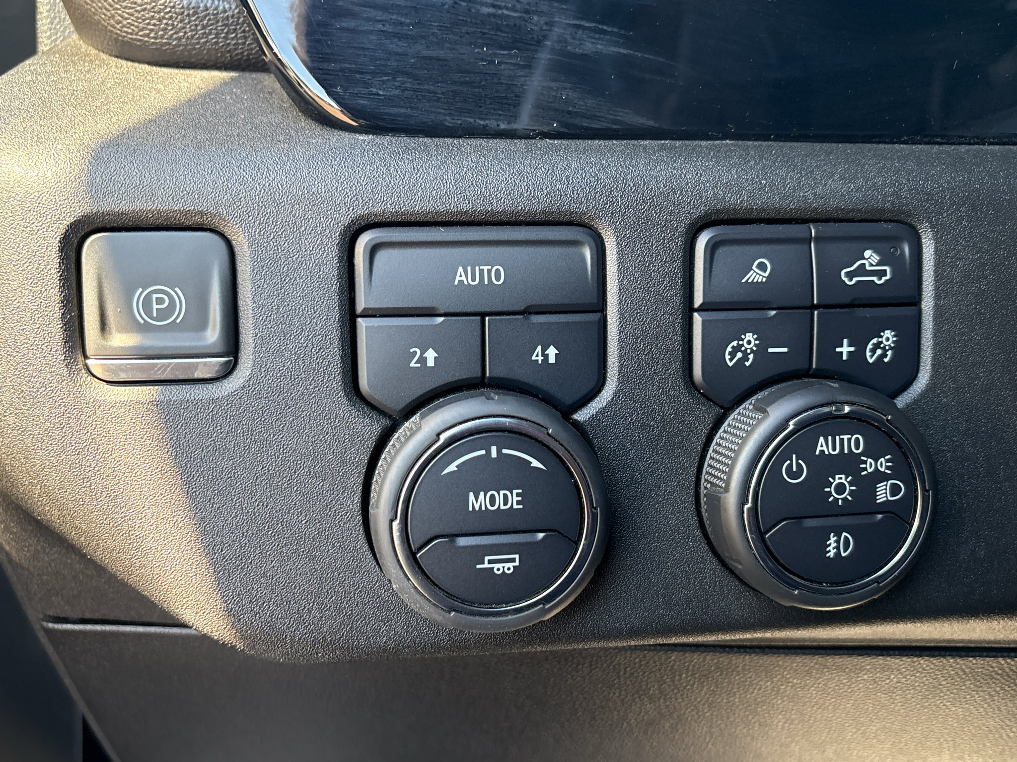 Used 2024 Chevrolet Silverado 1500 LTZ w/ LTZ Convenience Package II AWD/4WD image 29