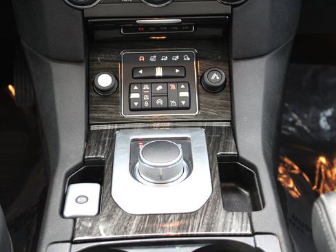 Used 2016 Land Rover LR4 HSE Silver Edition image 39