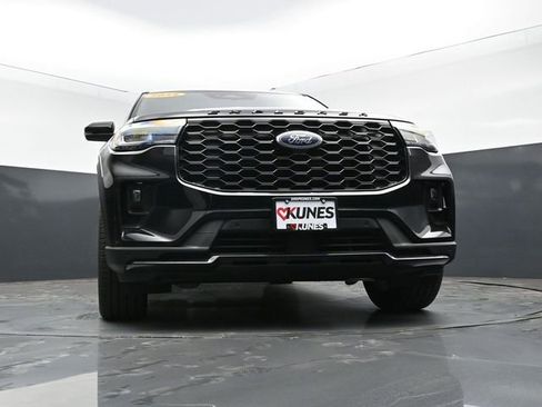 Used 2025 Ford Explorer ST-Line w/ ST-Line Street Pack AWD/4WD image 52