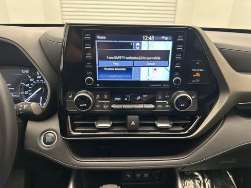 Used 2021 Toyota Highlander XLE image 20