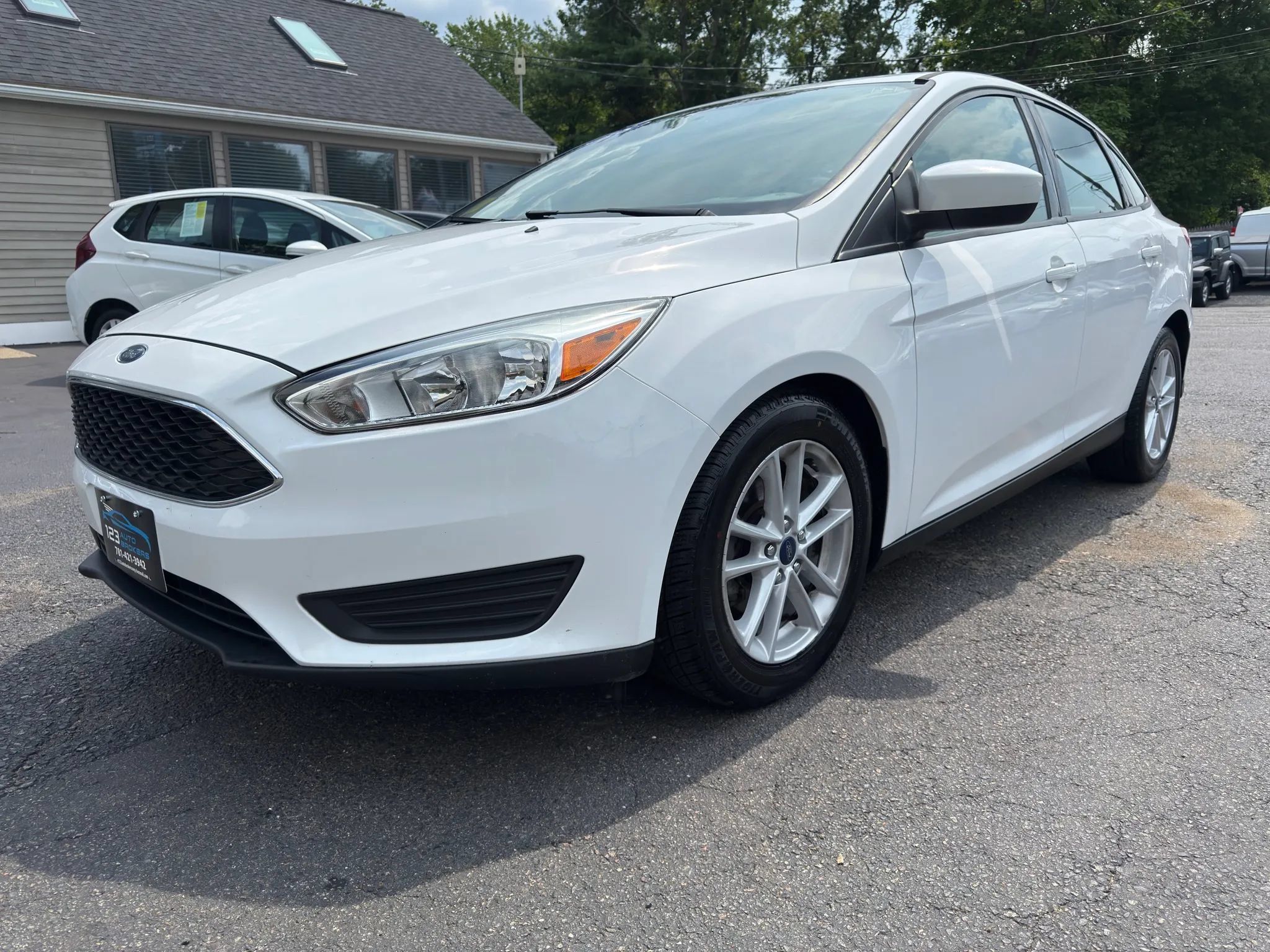 Used 2018 Ford Focus SE FWD image 3