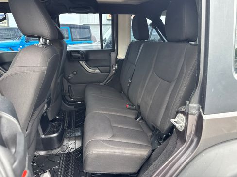 Used 2014 Jeep Wrangler Unlimited Sport w/ Connectivity Group AWD/4WD image 6