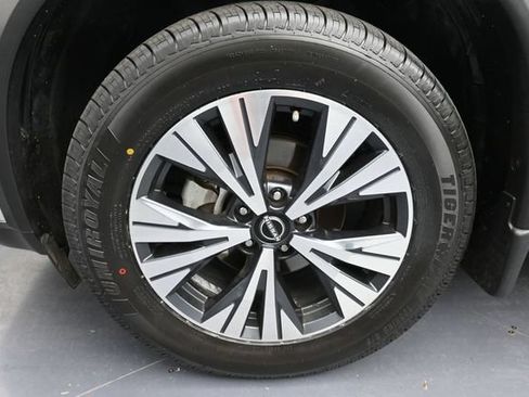 Used 2023 Nissan Rogue SV FWD image 22