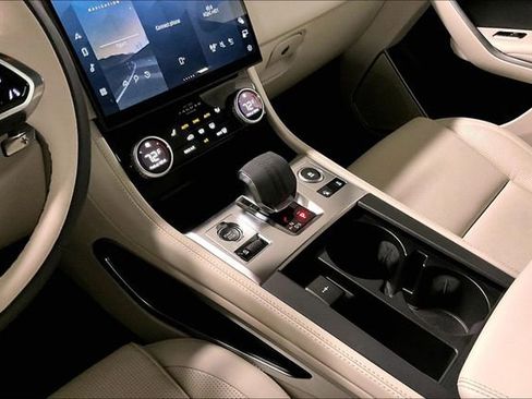 Certified 2025 Jaguar F-PACE R-Dynamic S image 19