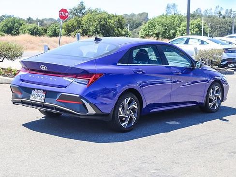 Used 2025 Hyundai Elantra SEL FWD image 5