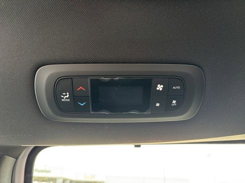 New 2026 Chrysler Pacifica Select image 25