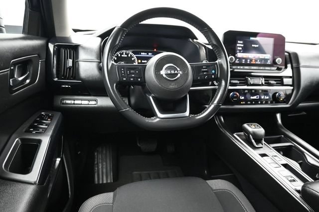 Used 2024 Nissan Pathfinder SV FWD image 16