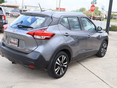Used 2018 Nissan Kicks SV FWD image 9