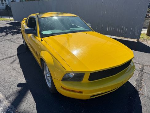 Used 2006 Ford Mustang Premium image 3