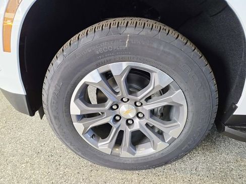 New 2026 Chevrolet Suburban LT w/ Comfort Package image 11