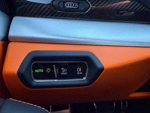 Used 2023 Lamborghini Urus S image 40