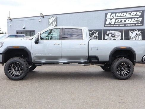 Used 2024 GMC Sierra 3500 Denali w/ Denali Reserve Package AWD/4WD image 2