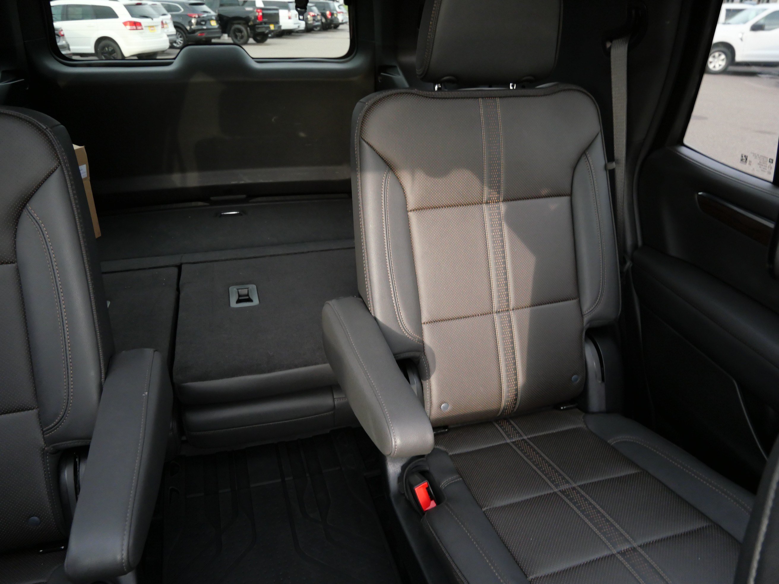 Used 2025 Chevrolet Tahoe High Country AWD/4WD image 14