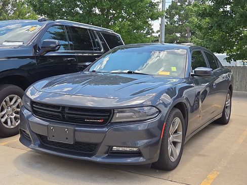 Used 2018 Dodge Charger SXT Plus RWD image 2