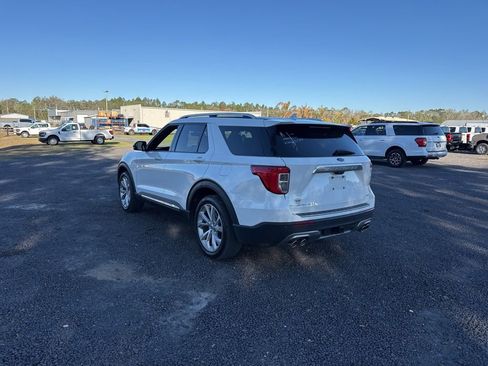 Used 2024 Ford Explorer Platinum w/ Technology Package image 4