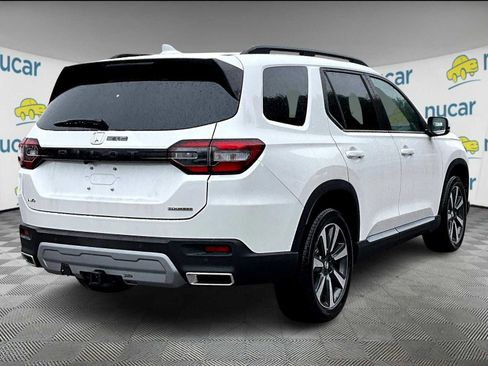 New 2025 Honda Pilot Touring image 7