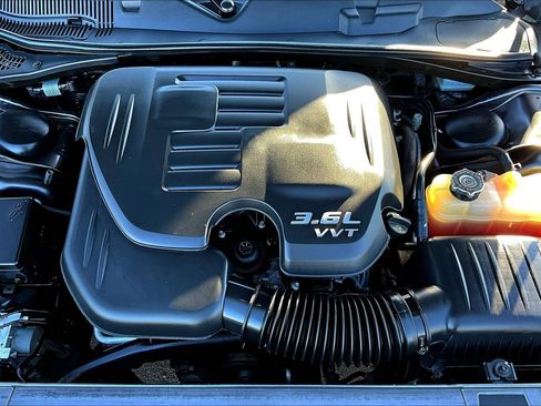 Used 2018 Dodge Challenger SXT image 30