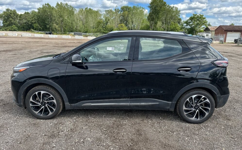 Used 2023 Chevrolet Bolt EUV Premier w/ Sun & Sound Package FWD image 4