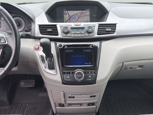 Used 2014 Honda Odyssey Touring Elite image 13