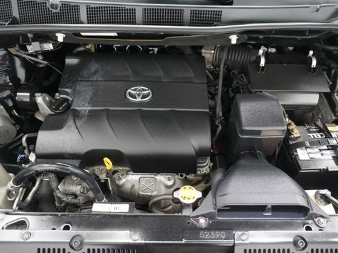 Used 2012 Toyota Sienna XLE w/ Entertainment Pkg FWD image 35