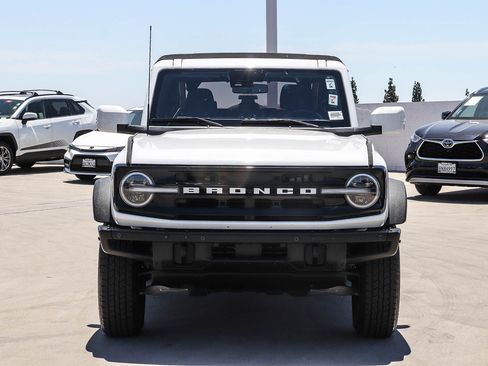Used 2022 Ford Bronco Outer Banks w/ Sasquatch Package AWD/4WD image 2